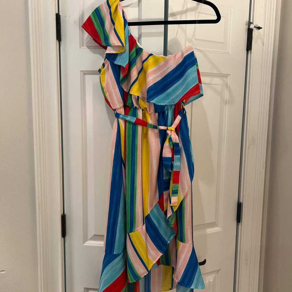 Vici single-shoulder bright colored dress